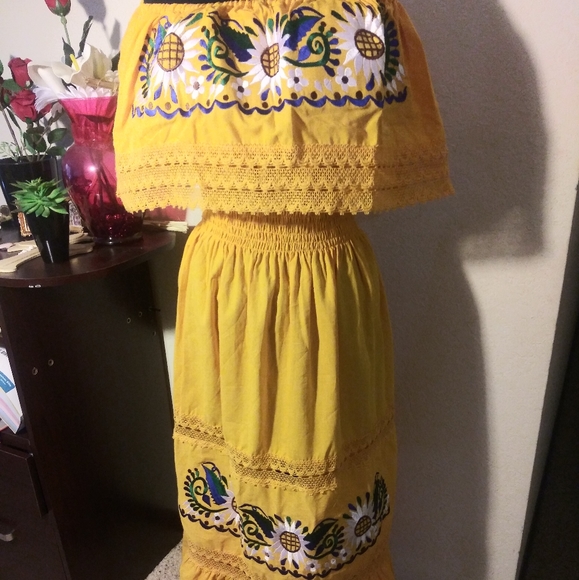 MEXICANA Dresses & Skirts - Mexican maxi Dress embroidered